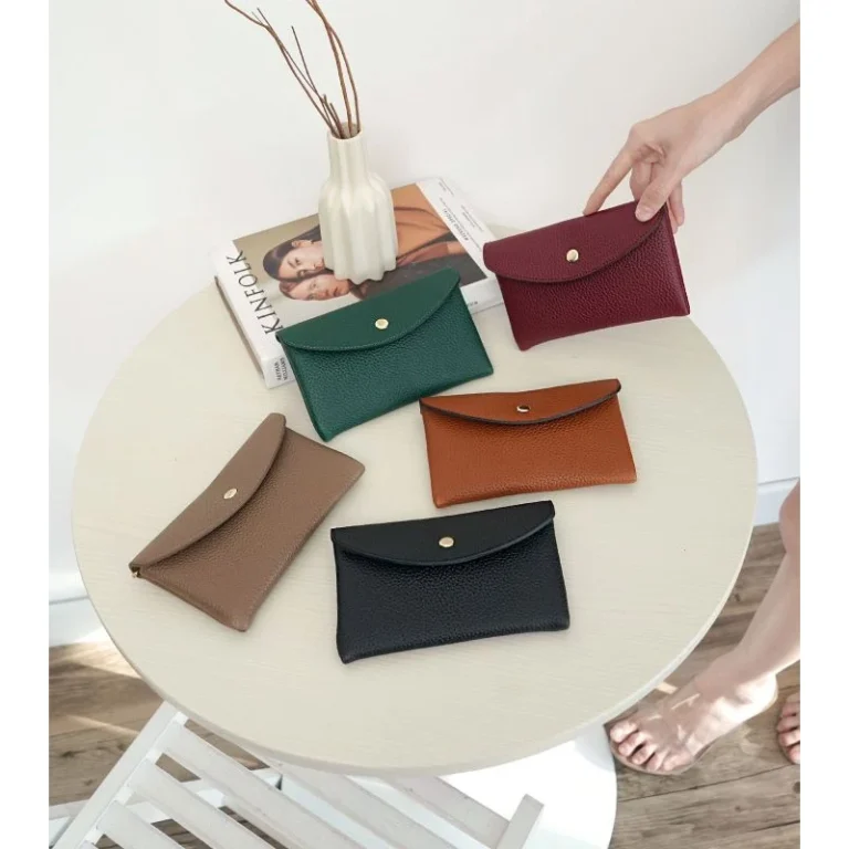 wallet-zoey
